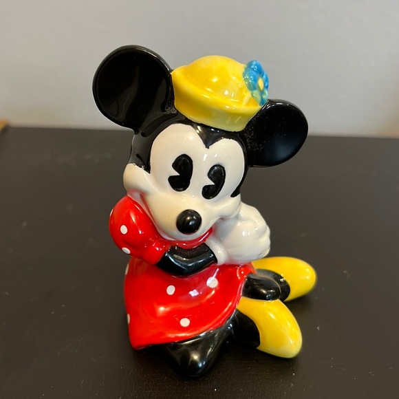 Disney Accents Mickey Mouse And Minnie Mouse Collectible Figurines